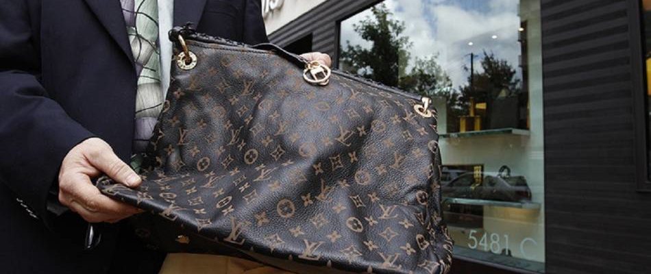 Se niega a entregar su Louis Vuitton y recibe 3 disparos!