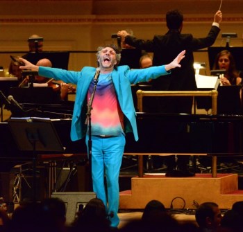 Fito Paez brillante sobre el mic… en Carnegie Hall de New York