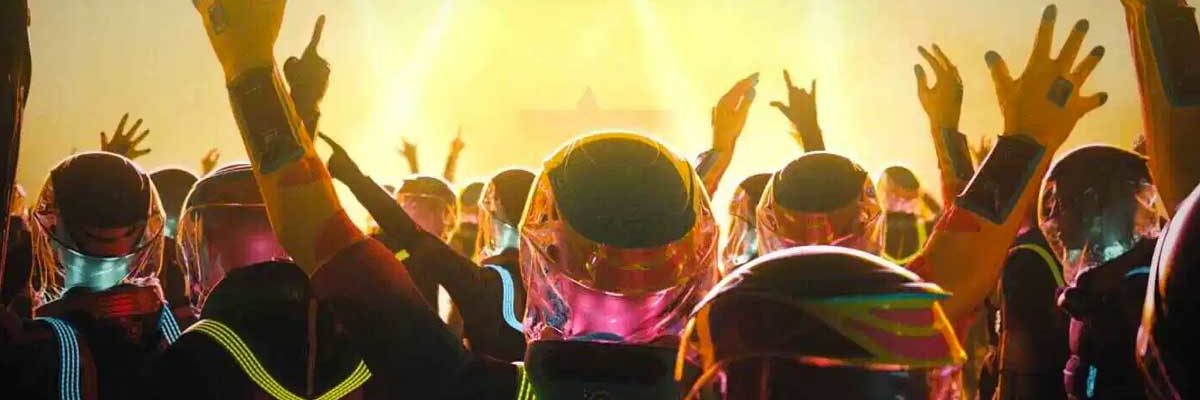 Diseñan un traje para prevenir el coronavirus en conciertos y festivales